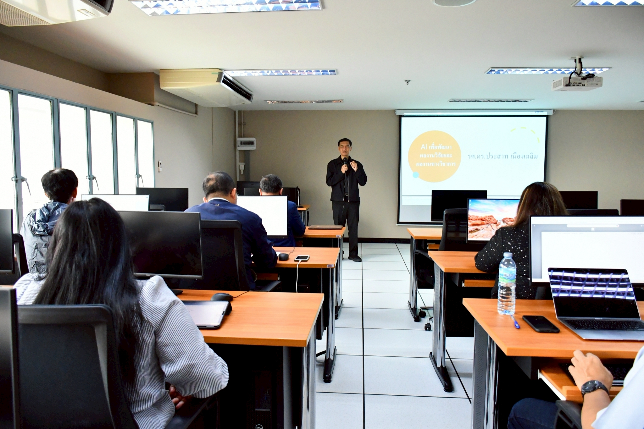 โครงการอบรมเชิงปฏิบัติการการพัฒนาศักยภาพการใช้ Generative AI
