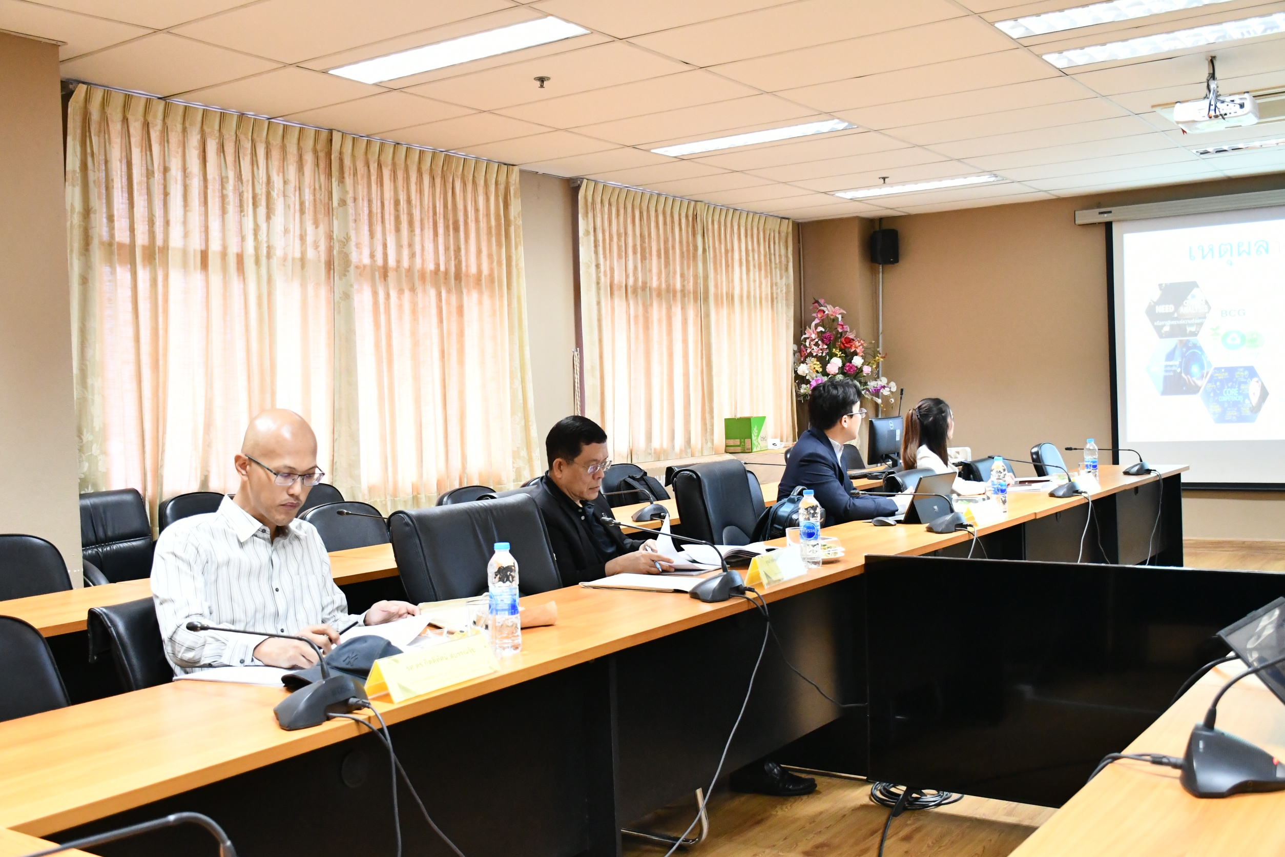 การจัดทำหลักสูตรวิทยาศาสตรมหาบัณฑิตและหลักสูตรปรัชญาดุษฎีบัณฑิต สาขาวิชาเทคโนโลยีวัสดุและนวัตกรรม