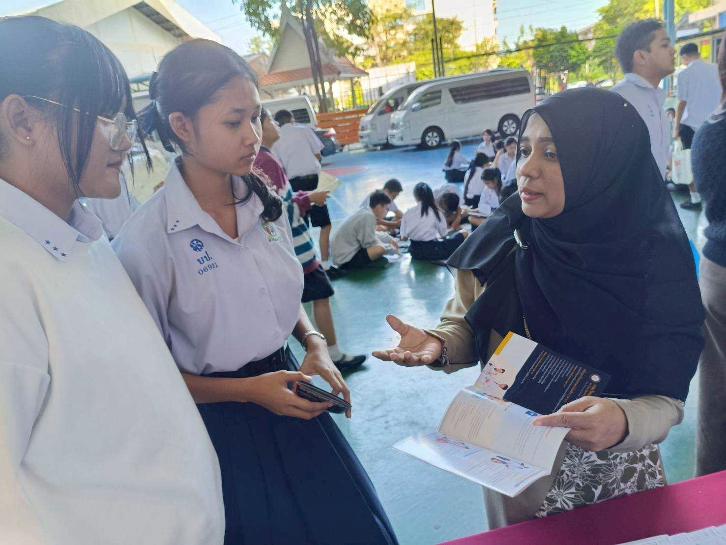 คณะวิทย์ฯ มทร.ธัญบุรี แนะแนว ร.ร.มัธยมบางกะปิ