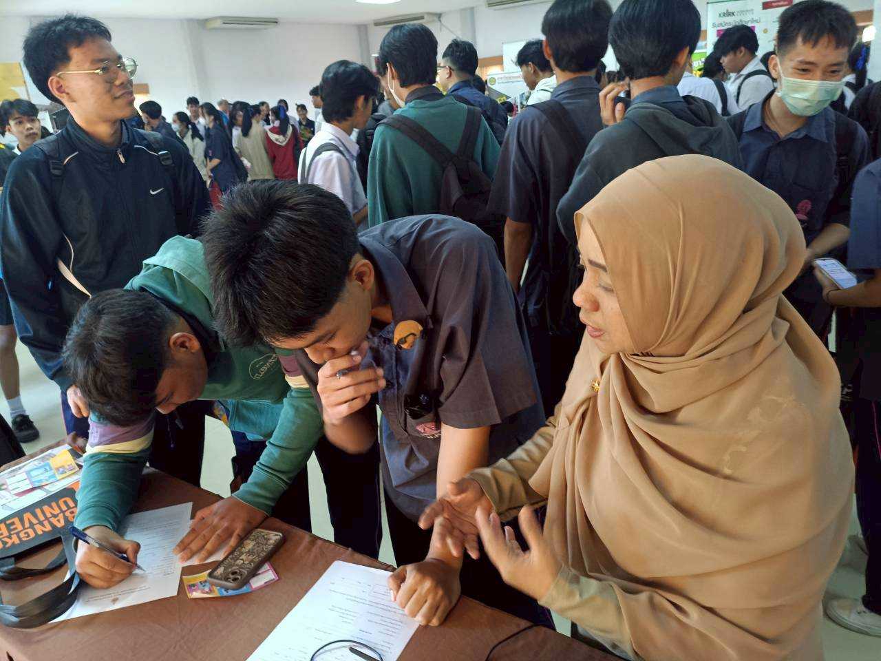 วิทย์ฯ มทร.ธัญบุรี แนะแนวอาชีพ ร.ร.บดินทรเดชา 4