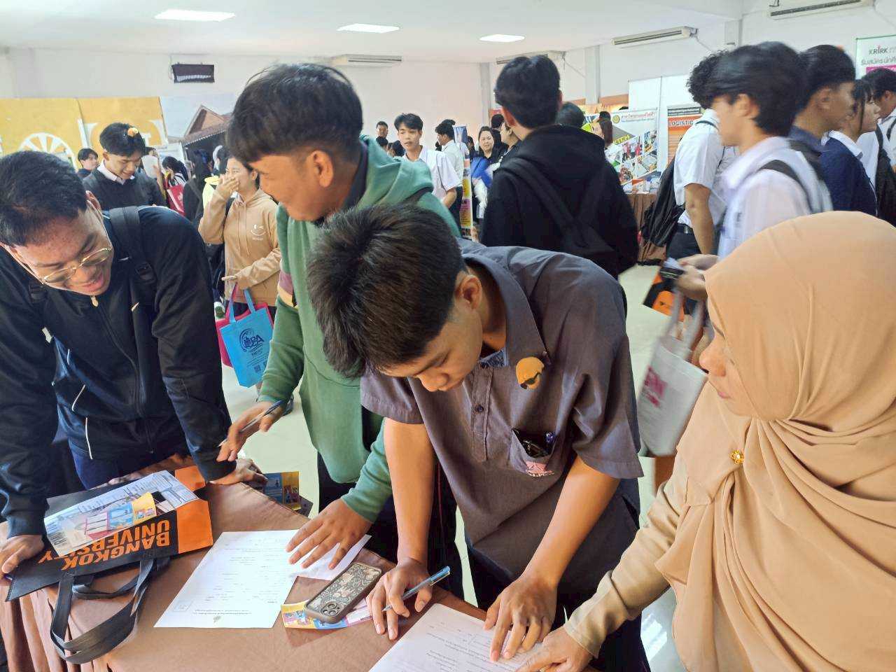 วิทย์ฯ มทร.ธัญบุรี แนะแนวอาชีพ ร.ร.บดินทรเดชา 4