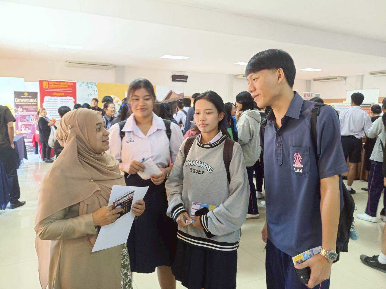 วิทย์ฯ มทร.ธัญบุรี แนะแนวอาชีพ ร.ร.บดินทรเดชา 4