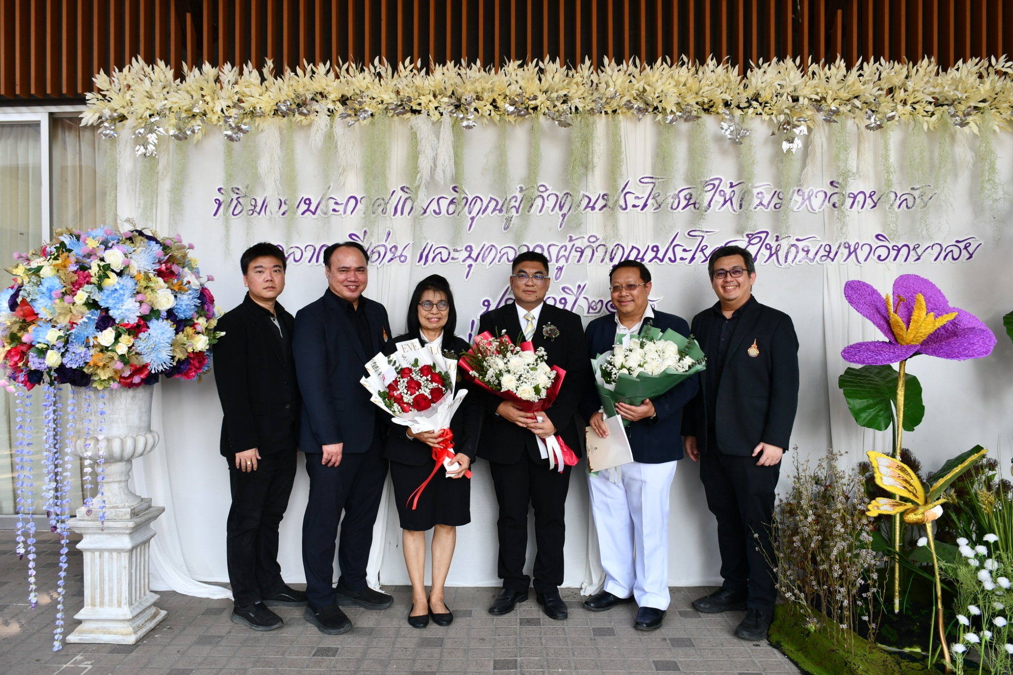 คณะวิทย์ฯ มทร.ธัญบุรี ยินดีกับ ผศ.นพรัตน์ และ อ.ประภาส รับโล่ผู้ทำคุณประโยชน์และบุคลากรดีเด่น ปี 2568