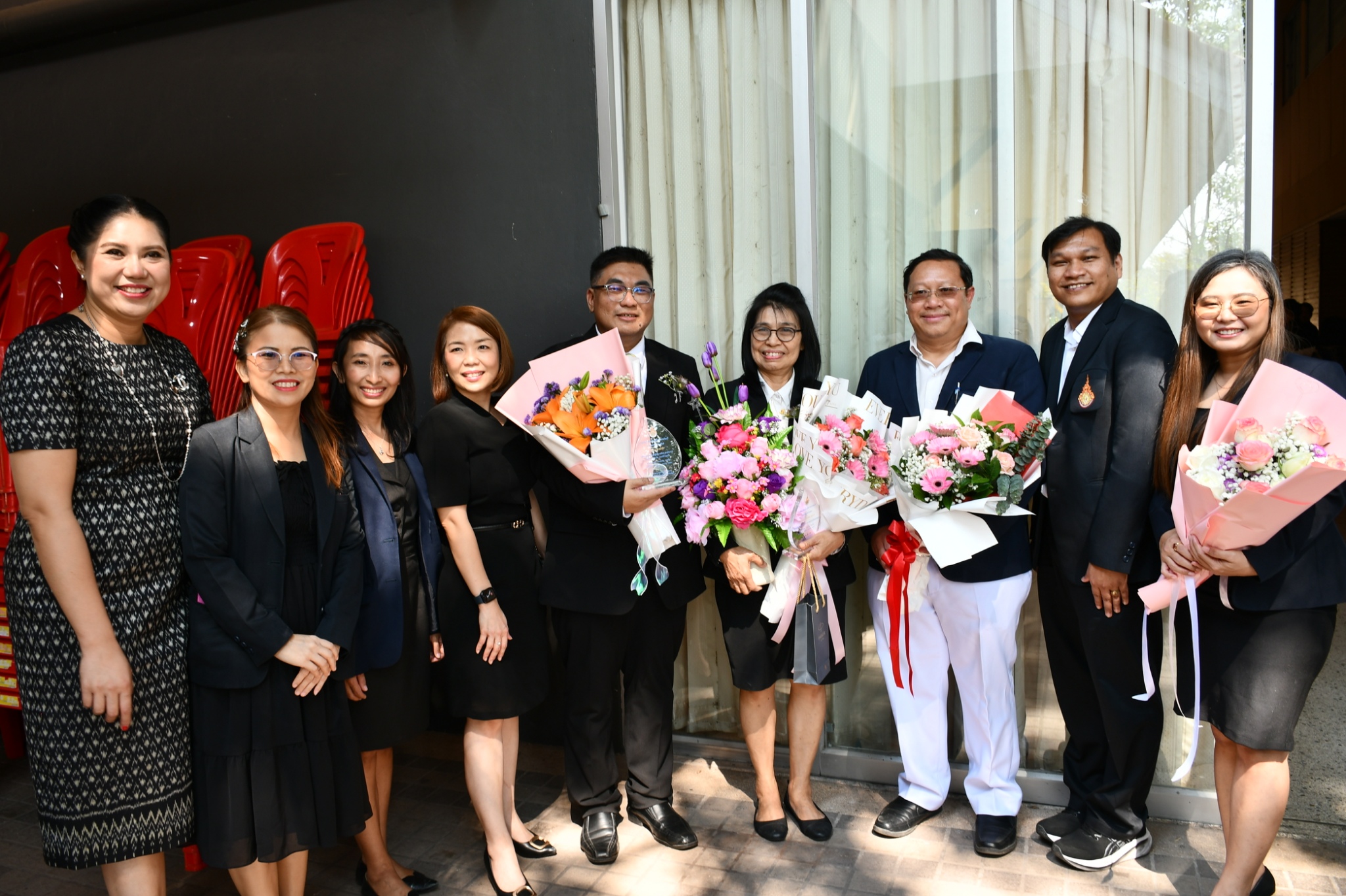 คณะวิทย์ฯ มทร.ธัญบุรี ยินดีกับ ผศ.นพรัตน์ และ อ.ประภาส รับโล่ผู้ทำคุณประโยชน์และบุคลากรดีเด่น ปี 2568