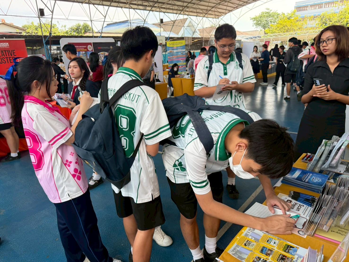 กิจกรรมแนะแนวการศึกษาและประชาสัมพันธ์หลักสูตรและอาชีพโรงเรียนนวมินทราชินูทิศ บดินทรเดชา