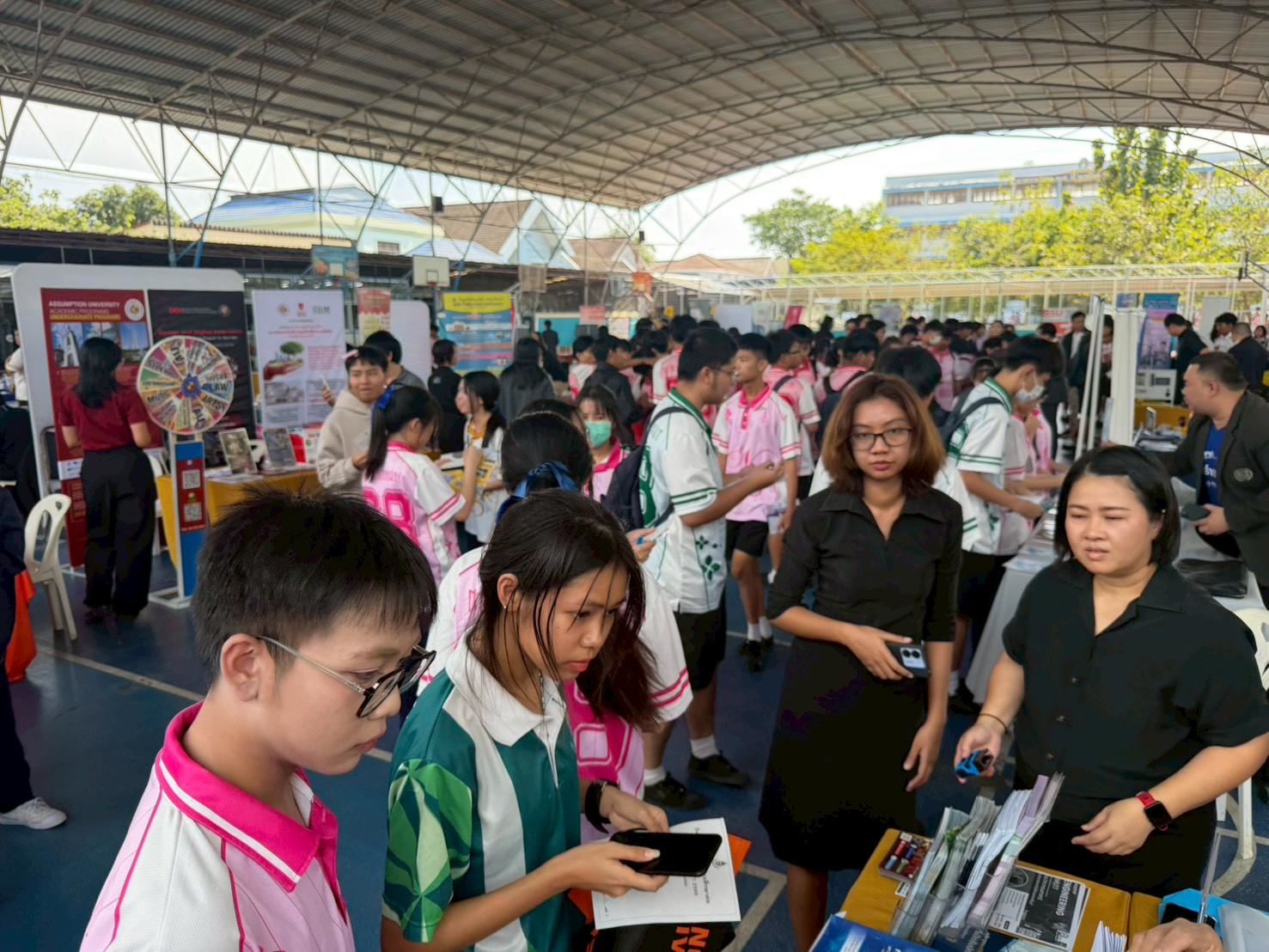 กิจกรรมแนะแนวการศึกษาและประชาสัมพันธ์หลักสูตรและอาชีพโรงเรียนนวมินทราชินูทิศ บดินทรเดชา
