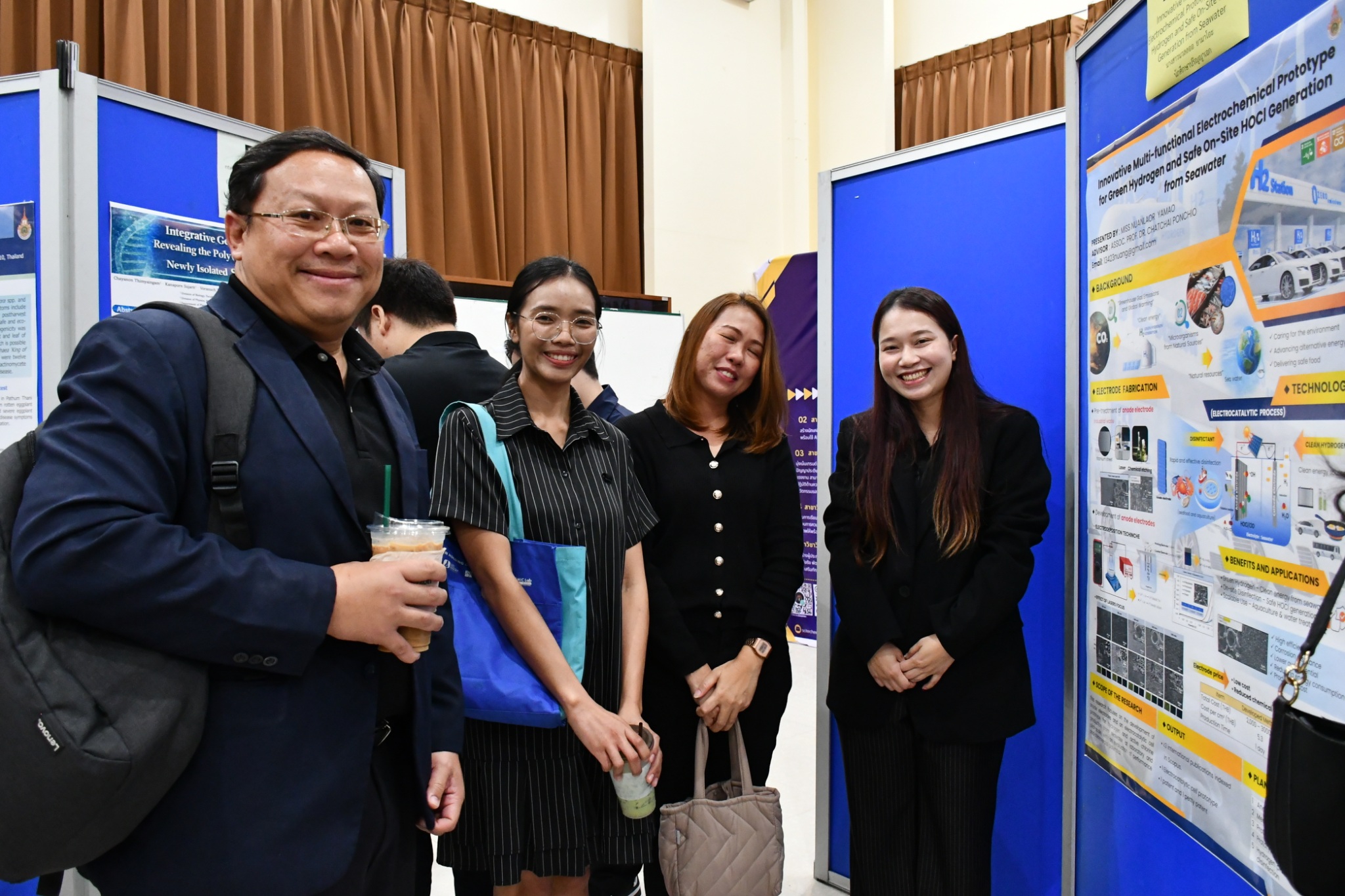 ดกิจกรรม “การประกวดการนำเสนอผลงานวิจัย (Poster Presentation Competition)” ภายใต้โครงการเผยแพร่ผลงานวิจัยและนวัตกรรมสู่ความเป็นเลิศ เพื่อส่งเสริมการพัฒนานักศึกษาระดับบัณฑิตศึกษา ครั้งที่ 4