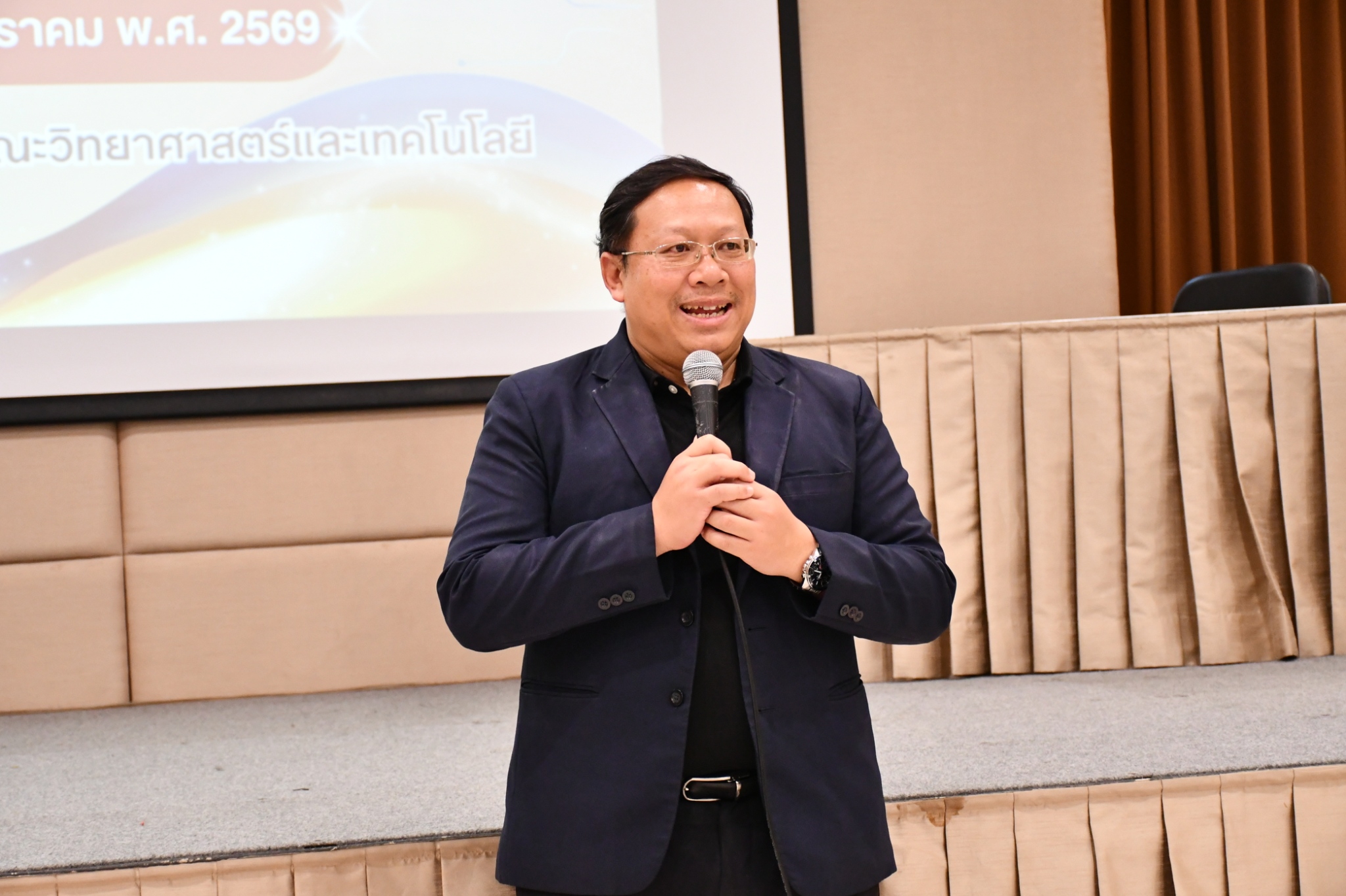 ดกิจกรรม “การประกวดการนำเสนอผลงานวิจัย (Poster Presentation Competition)” ภายใต้โครงการเผยแพร่ผลงานวิจัยและนวัตกรรมสู่ความเป็นเลิศ เพื่อส่งเสริมการพัฒนานักศึกษาระดับบัณฑิตศึกษา ครั้งที่ 4