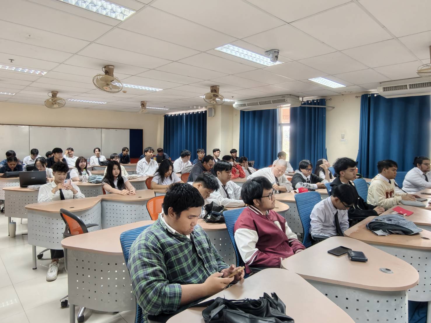 กิจกรรมแลกเปลี่ยนเรียนรู้โครงงานนักศึกษา ร่วมกับหลักสูตรเทคโนโลยีสารสนเทศ คณะวิทยาศาสตร์และเทคโนโลยีการเกษตร มหาวิทยาลัยเทคโนโลยีราชมงคลล้านนา ตาก