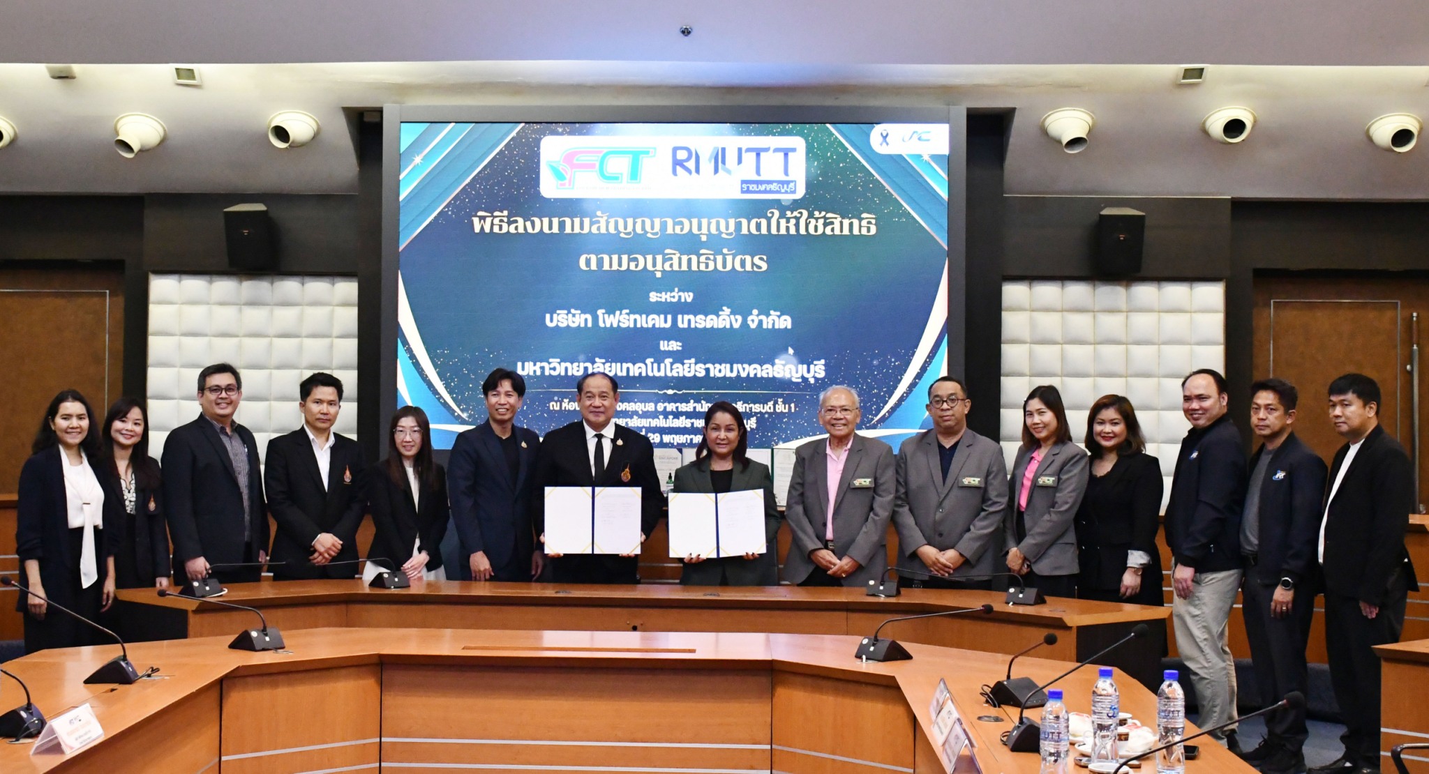 คณะวิทย์ มทร.ธัญบุรี ถ่ายทอดวิจัยทรายกำจัดลูกน้ำยุง 2 ล้านบาท