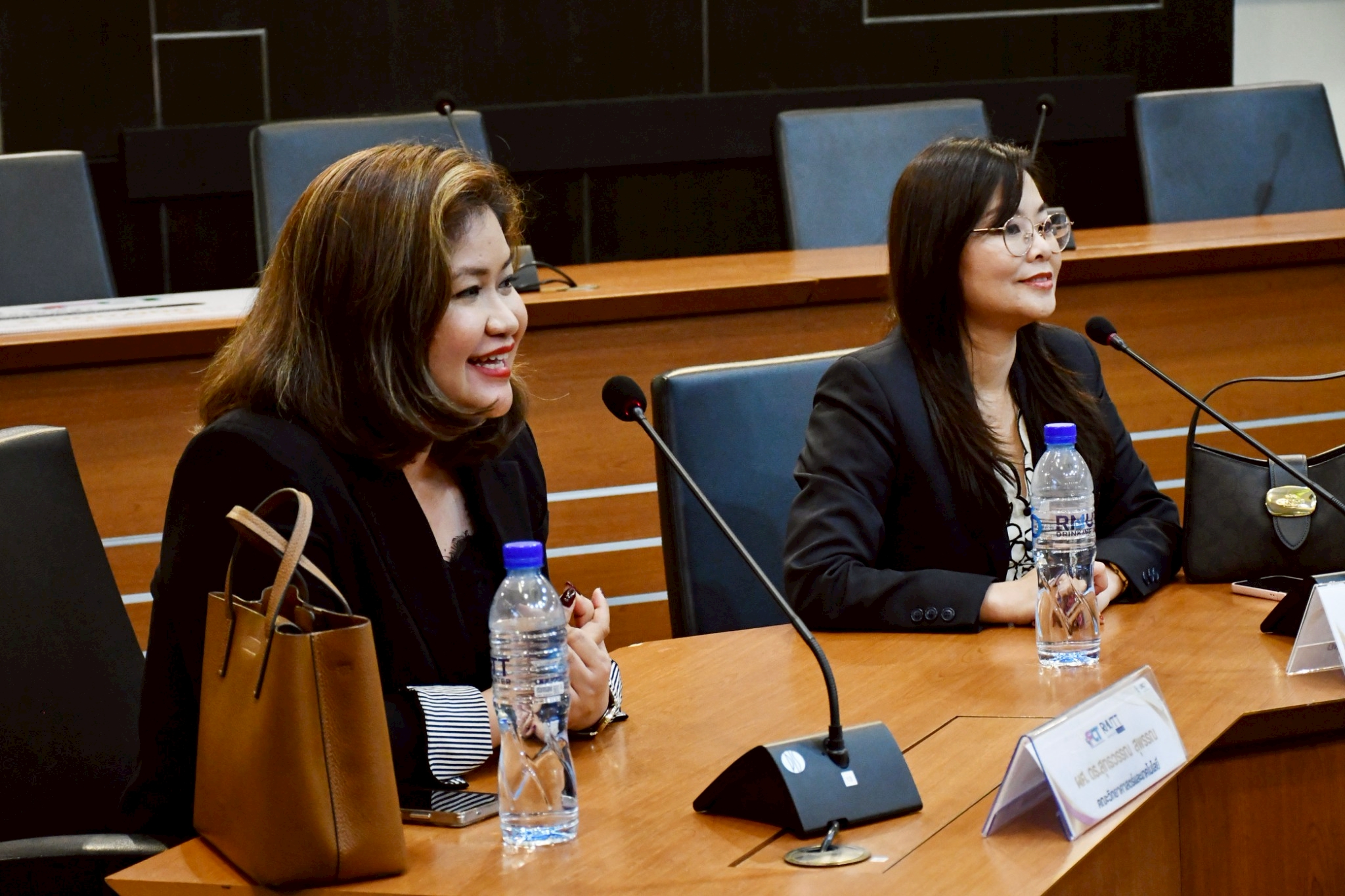 คณะวิทย์ มทร.ธัญบุรี ถ่ายทอดวิจัยทรายกำจัดลูกน้ำยุง 2 ล้านบาท