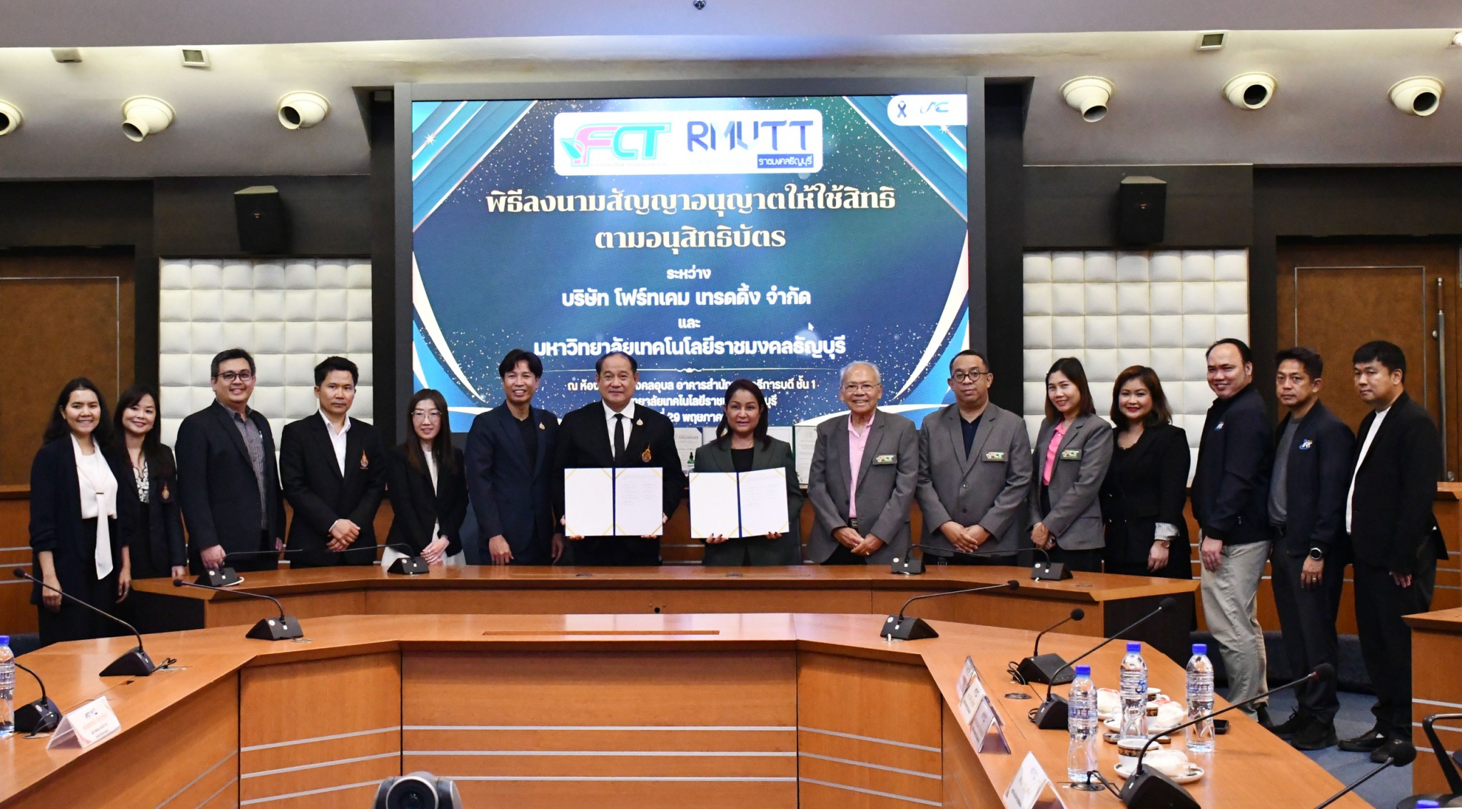 คณะวิทย์ มทร.ธัญบุรี ถ่ายทอดวิจัยทรายกำจัดลูกน้ำยุง 2 ล้านบาท