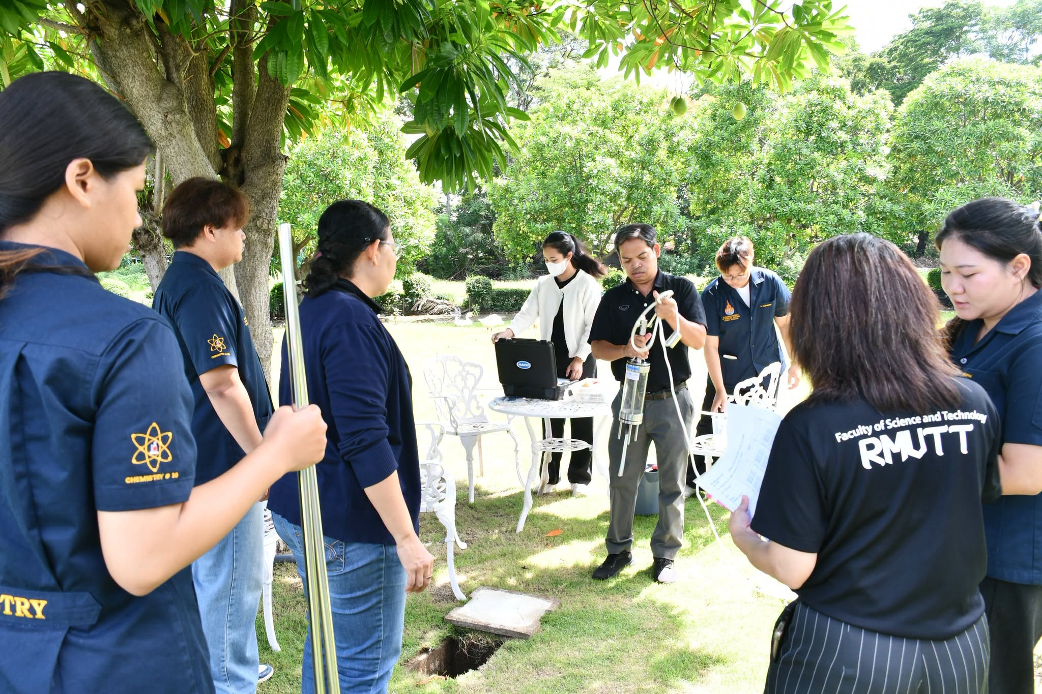 คณะวิทยาศาสตร์ฯ มทร.ธัญบุรี ลงพื้นที่ตรวจคุณภาพน้ำ จ.ปทุมธานี