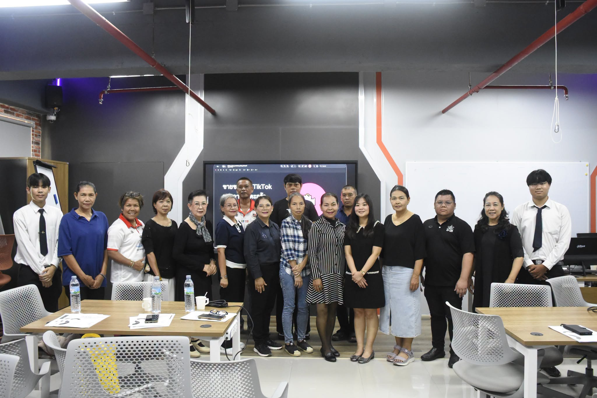 สาขาวิชาเทคโนโลยีคอมพิวเตอร์ คณะวิทยาศาสตร์ฯ มทร.ธัญบุรี จัดอบรมยกระดับทักษะดิจิทัลชุมชน มุ่งลดความเหลื่อมล้ำและสร้างอาชีพอย่างยั่งยืน