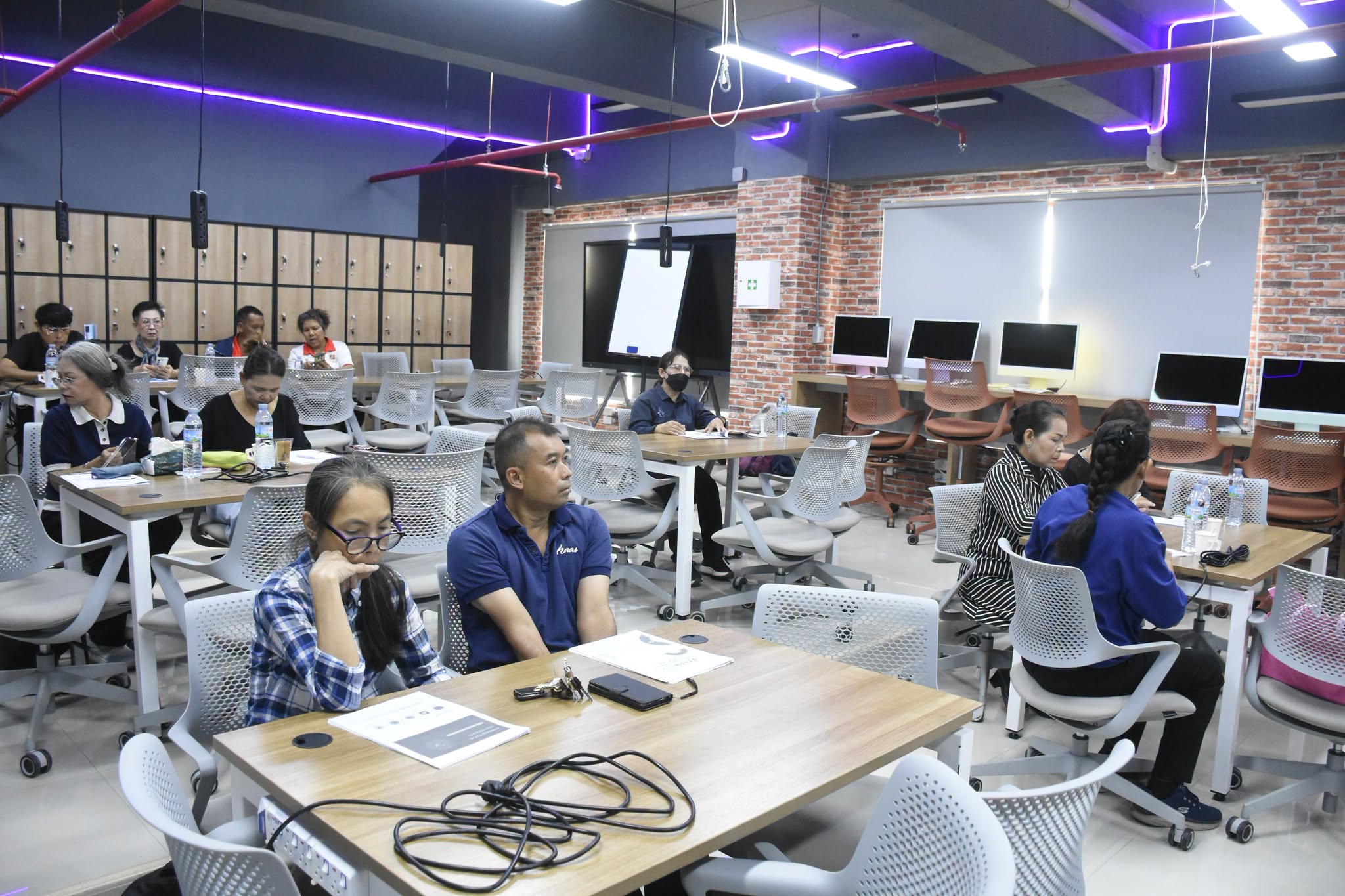 สาขาวิชาเทคโนโลยีคอมพิวเตอร์ คณะวิทยาศาสตร์ฯ มทร.ธัญบุรี จัดอบรมยกระดับทักษะดิจิทัลชุมชน มุ่งลดความเหลื่อมล้ำและสร้างอาชีพอย่างยั่งยืน