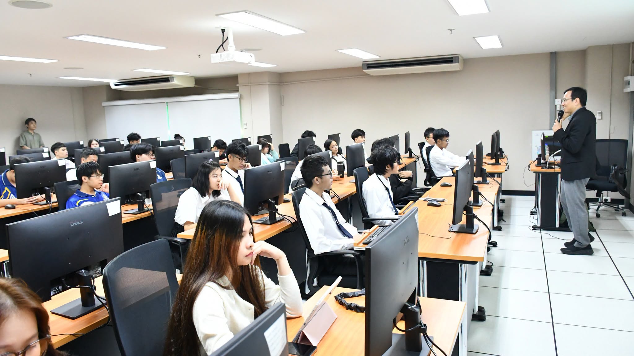 คณะวิทย์ฯ RMUTT จับมือ ERT อบรม AI ยกระดับทักษะดิจิทัล