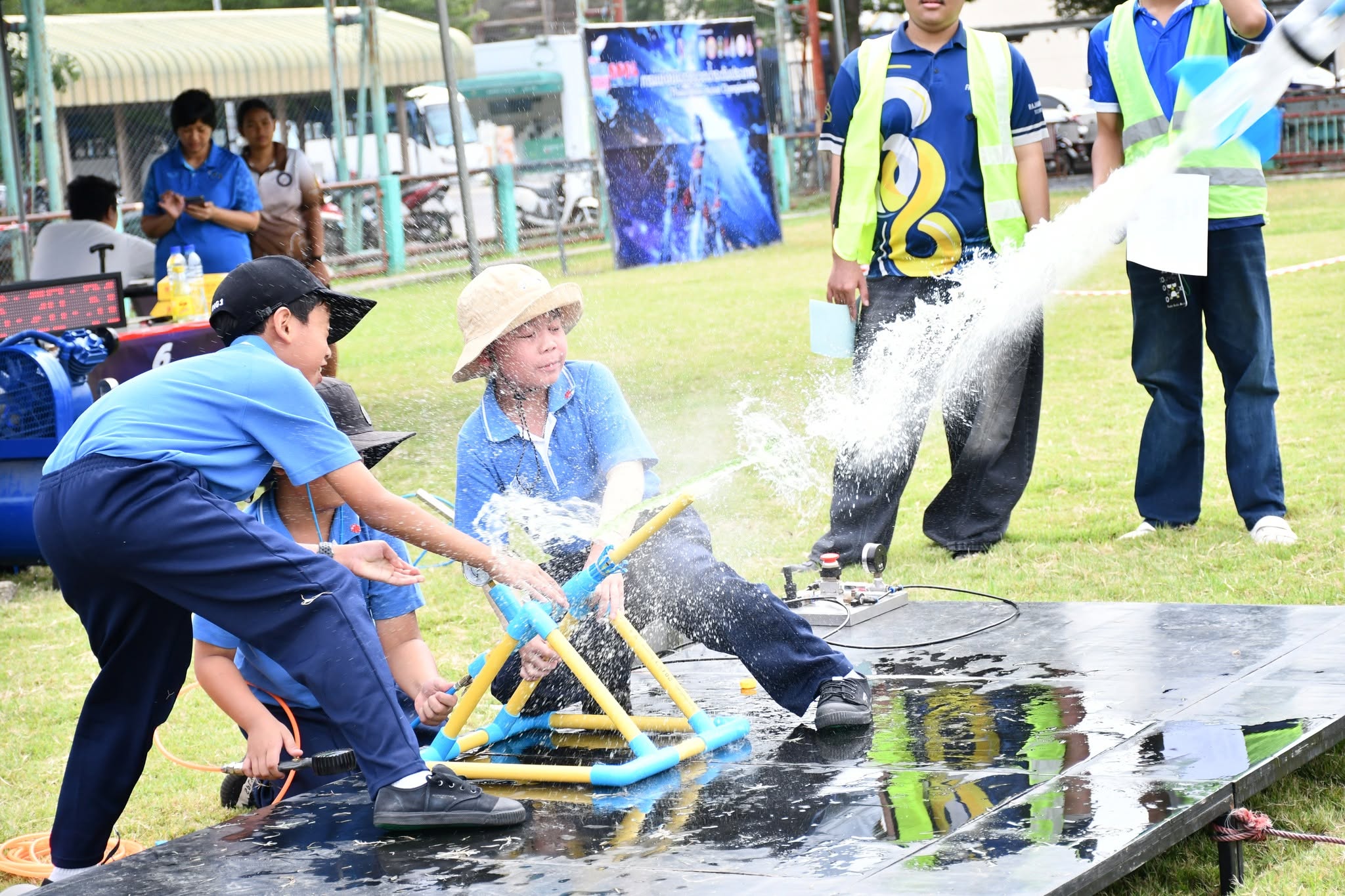 SCI RMUTT จัดแข่งจรวดขวดน้ำและเครื่องบินกระดาษพับ ปี 69