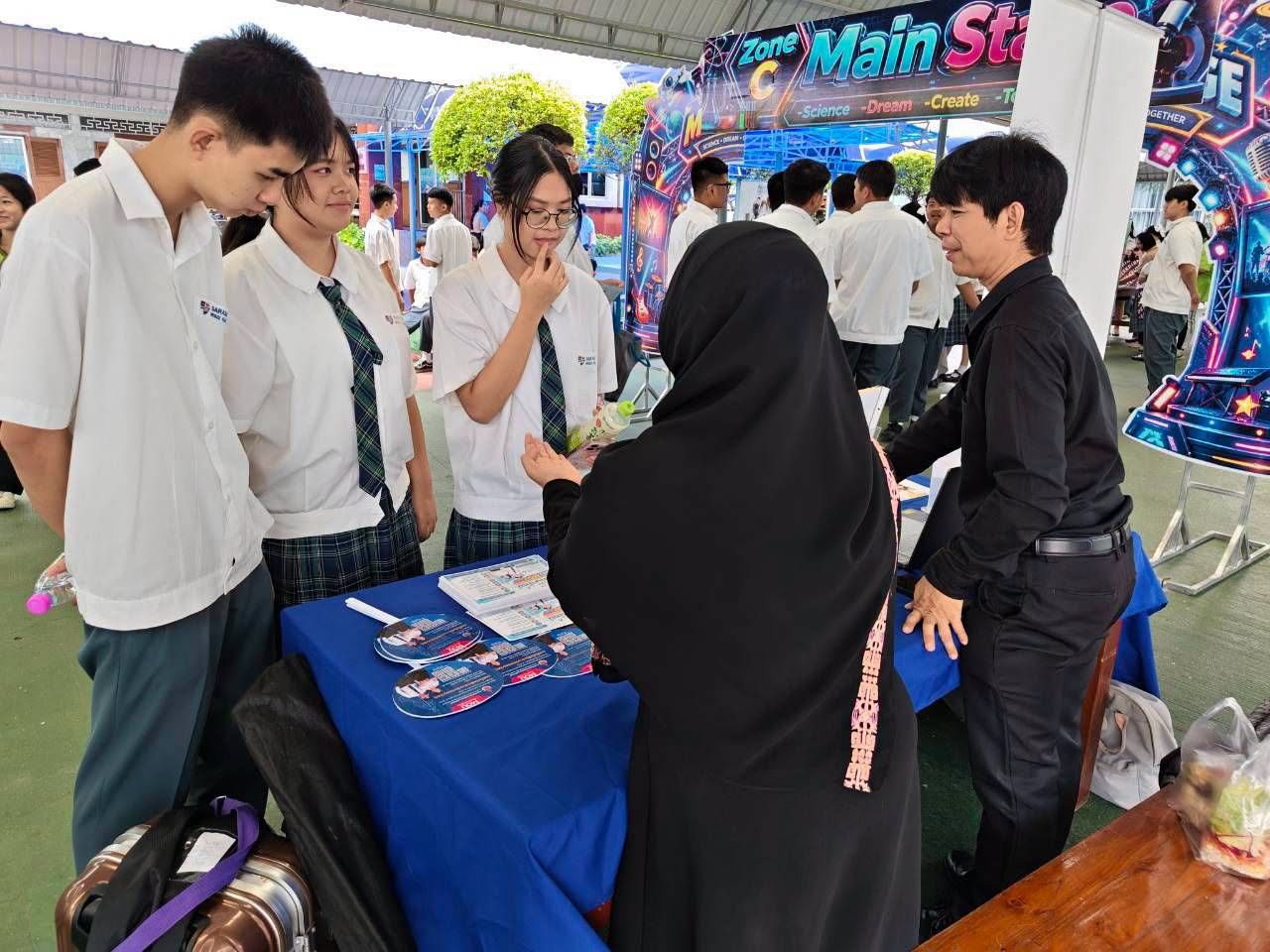 วิทย์ มทร.ธัญบุรี แนะแนวศึกษาต่อ รร.สารสาสน์ฯ