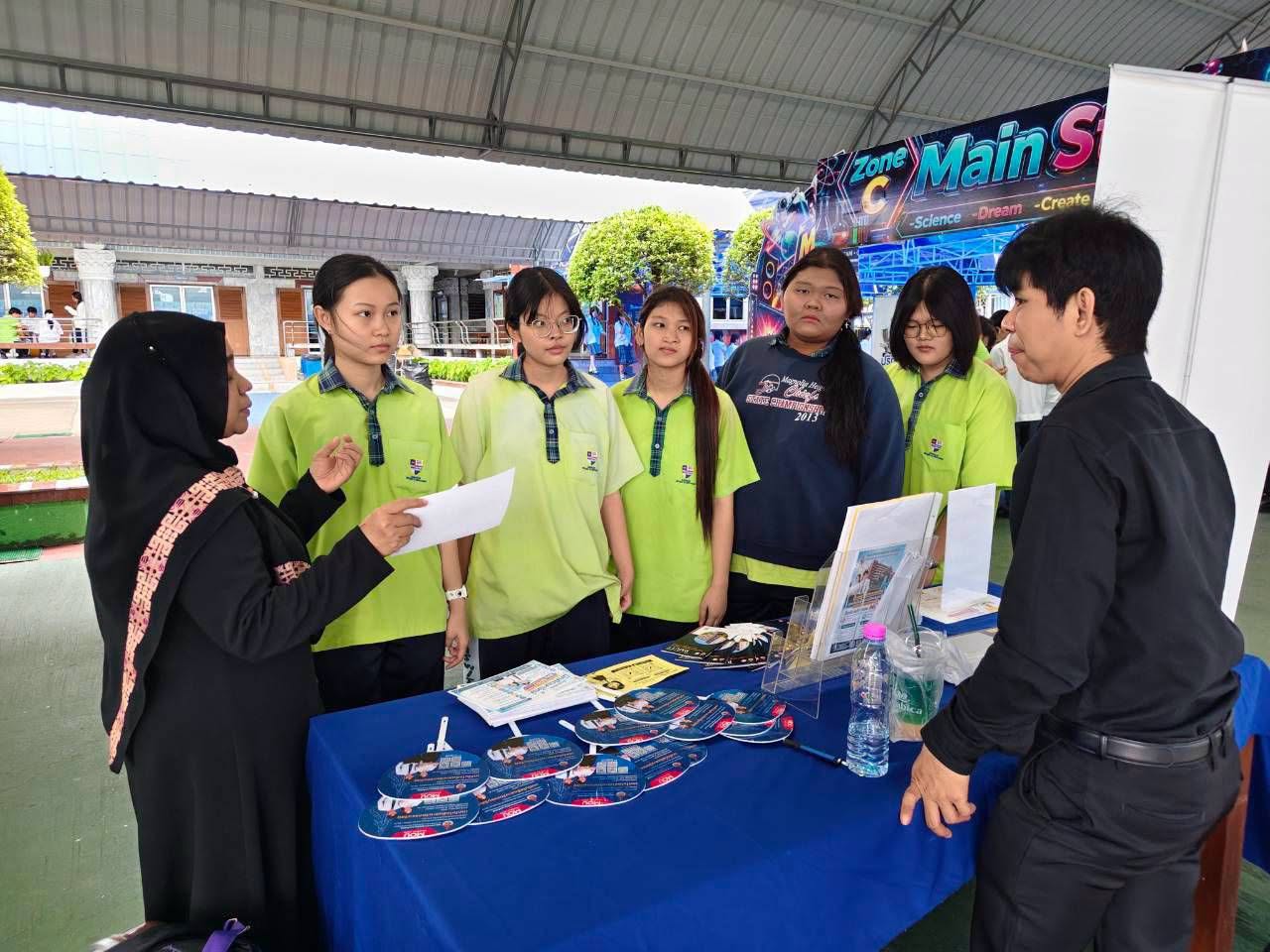 วิทย์ มทร.ธัญบุรี แนะแนวศึกษาต่อ รร.สารสาสน์ฯ