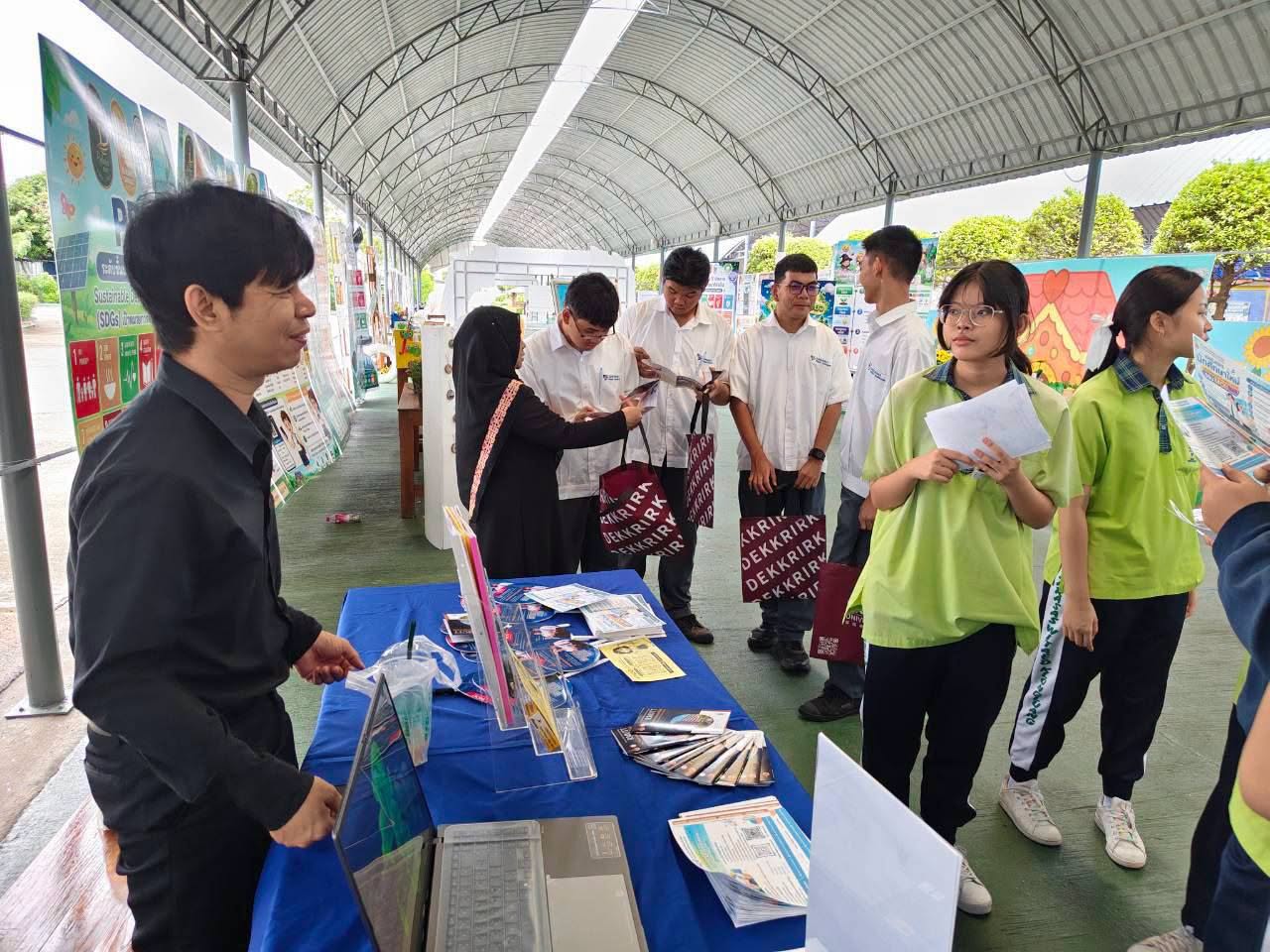 วิทย์ มทร.ธัญบุรี แนะแนวศึกษาต่อ รร.สารสาสน์ฯ