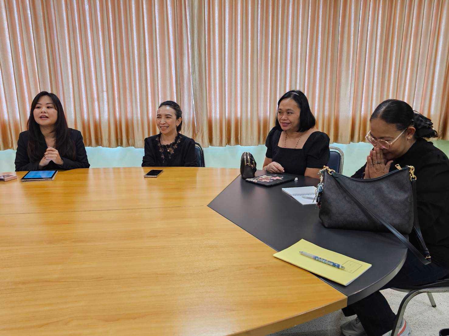 การประชุมหารือและเยี่ยมชมกระบวนการดำเนินงานของ ศูนย์แพทย์แผนไทย