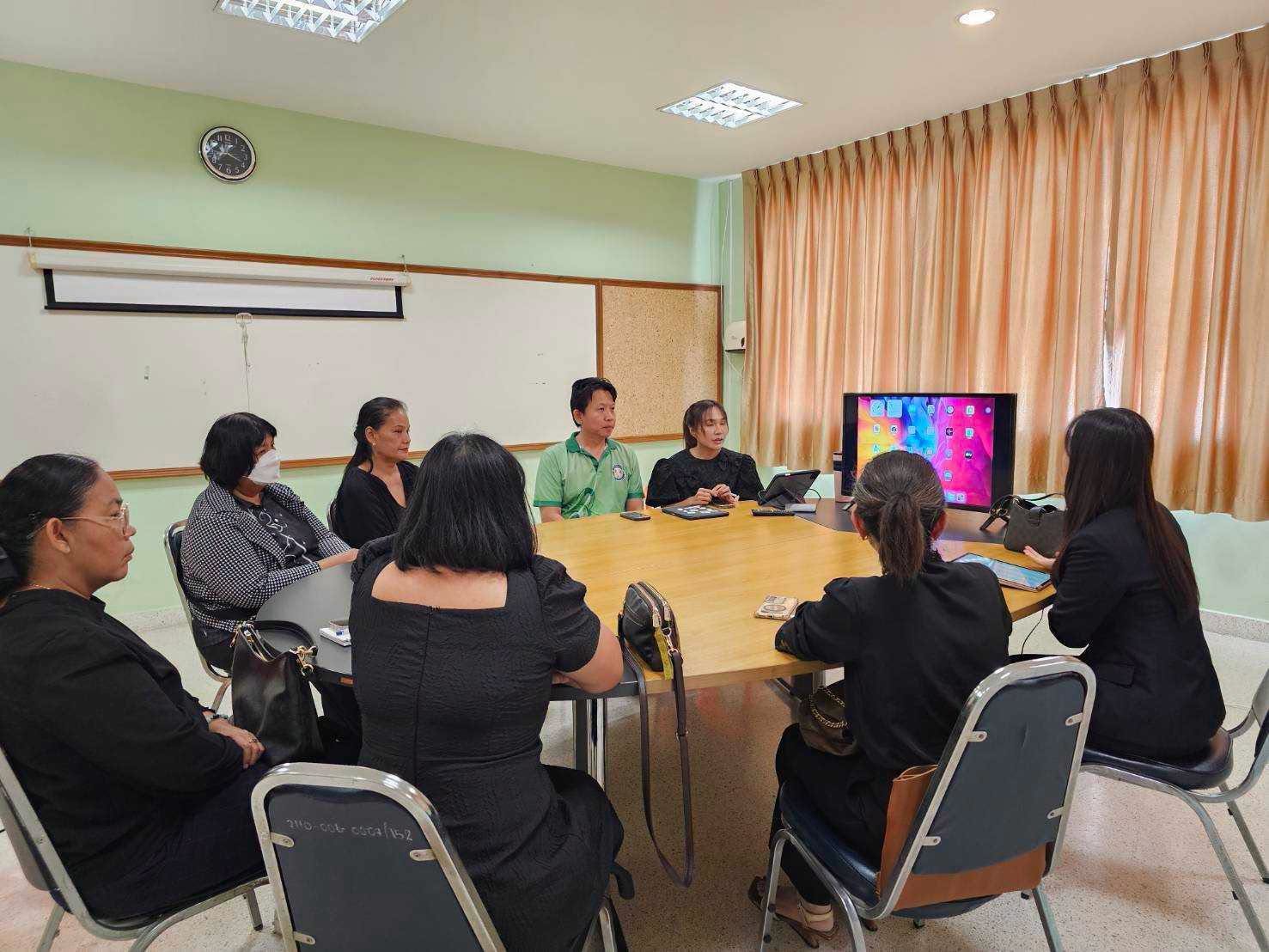 การประชุมหารือและเยี่ยมชมกระบวนการดำเนินงานของ ศูนย์แพทย์แผนไทย